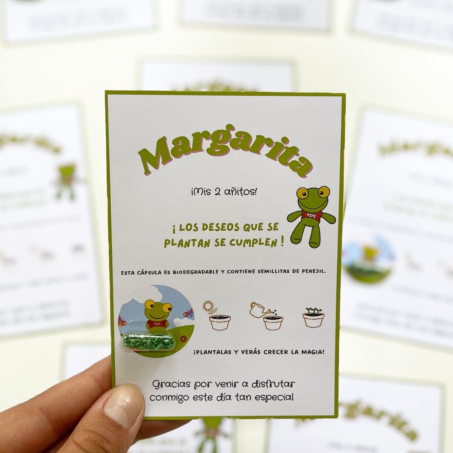 Tarjetas con cápsula biodegradable con semillitas