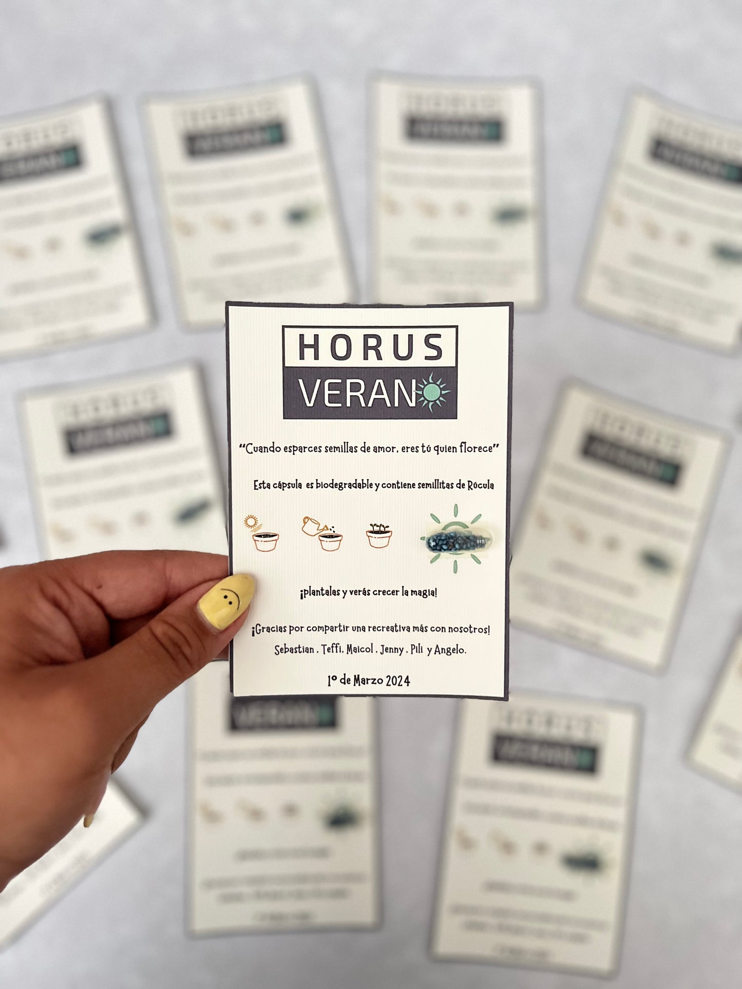 Tarjetas con cápsula biodegradable con semillitas