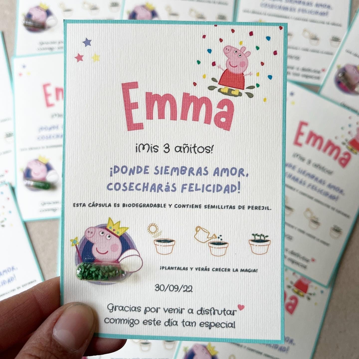 Tarjetas con cápsula biodegradable con semillitas