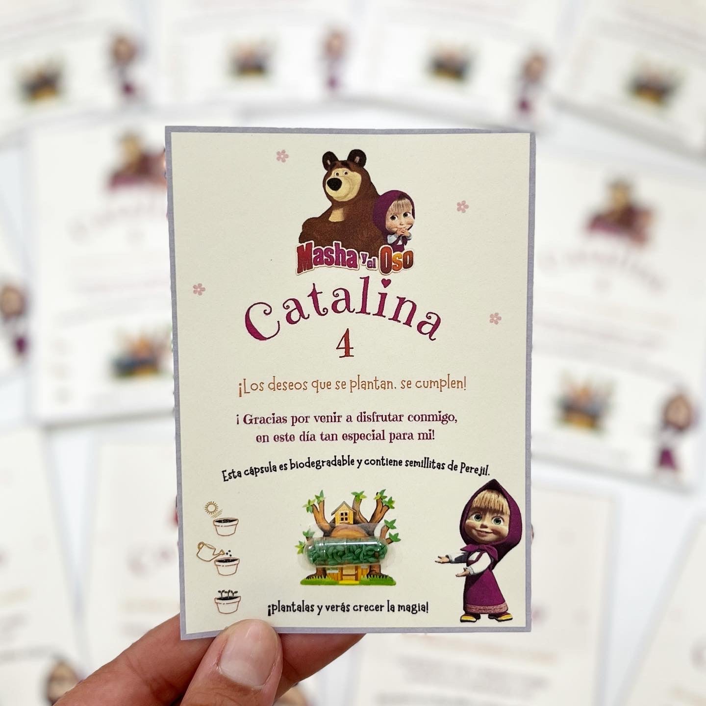 Tarjetas con cápsula biodegradable con semillitas