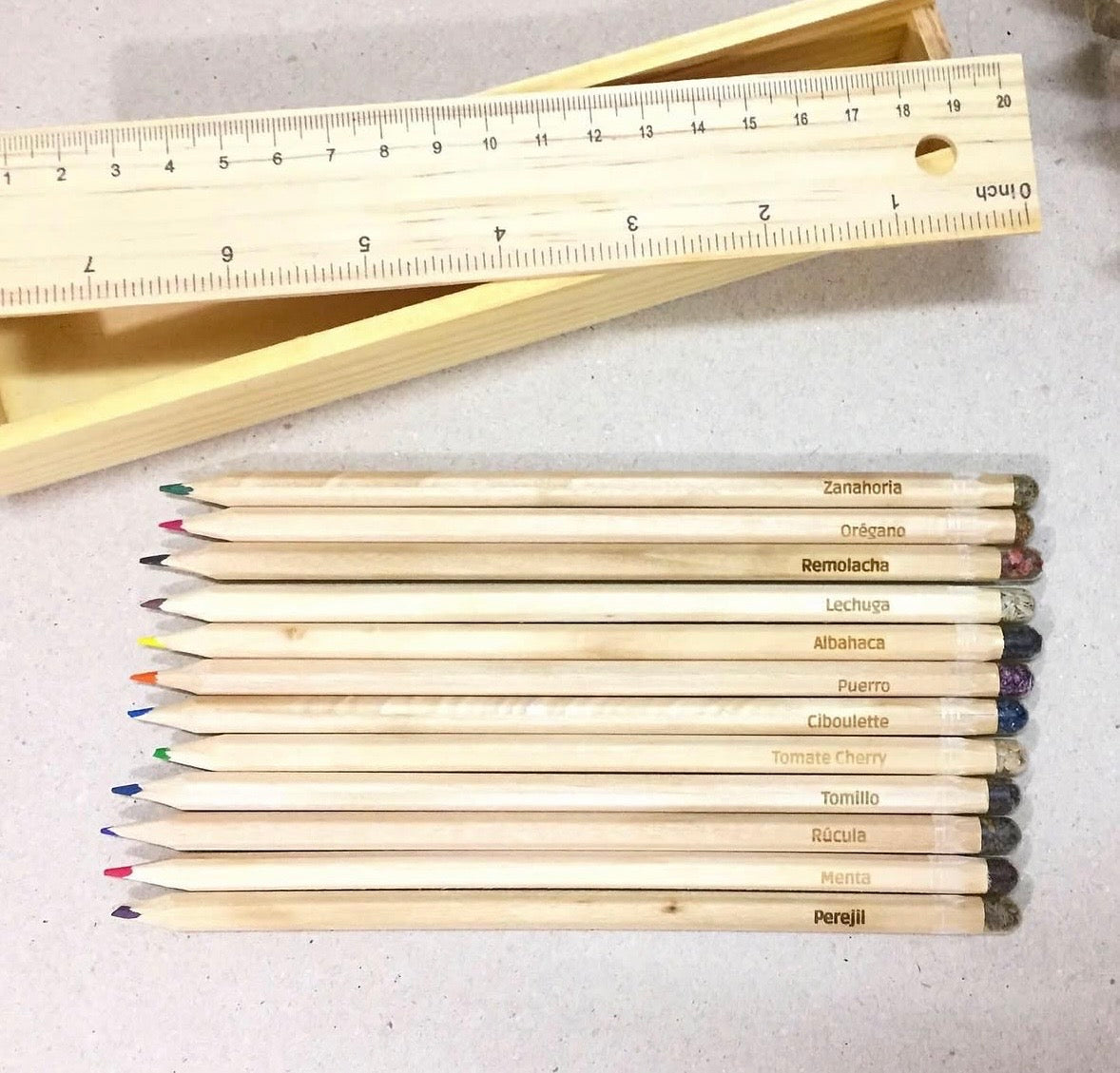Colores plantables x12 en cajita de madera