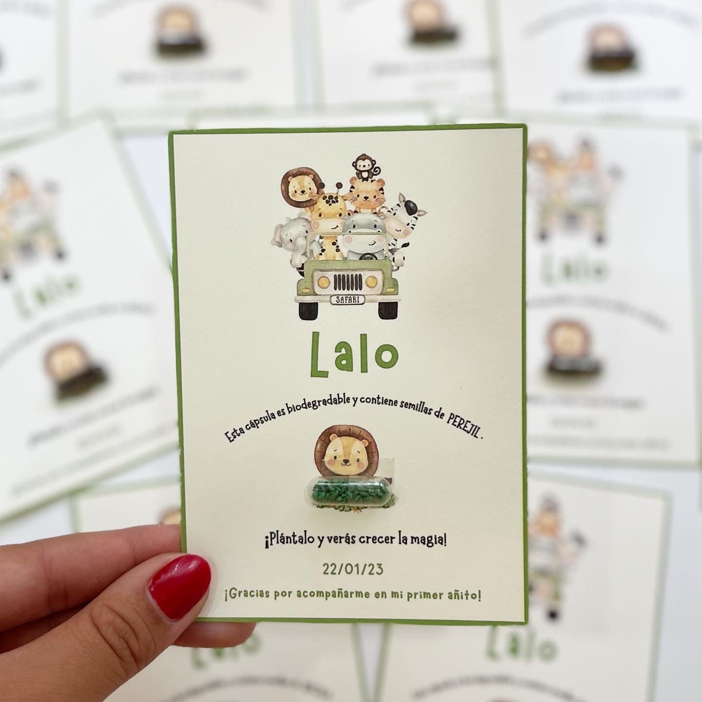 Tarjetas con cápsula biodegradable con semillitas