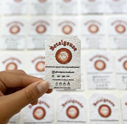 Tarjetas de papel reciclado plantable