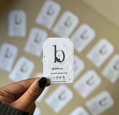 Tarjetas de papel reciclado plantable